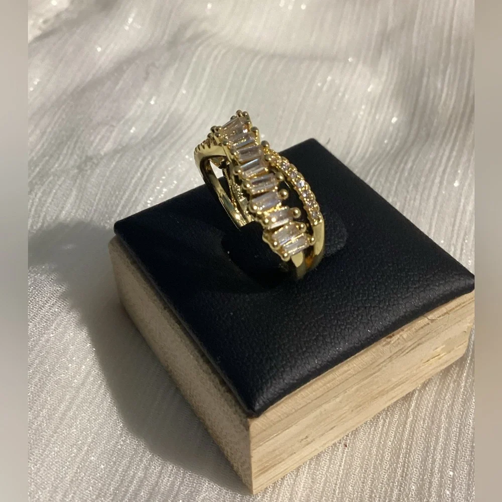 - 💄10k Gold Vermeil baguette CZ DiamondCrisscross band - Picture 9 of 17